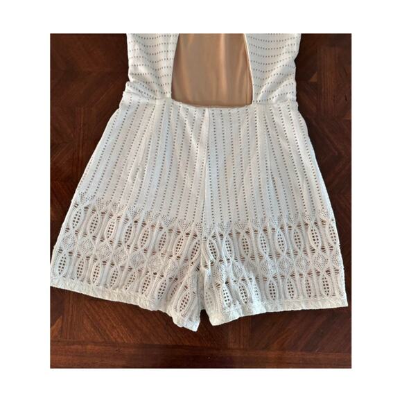 Elegant and rare Nightcap by Carisa Rene skort dress in white crochet lace - Picture 9 of 16